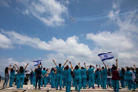 המטס מעל בית החולים רמב"ם בחיפה // צילום: מישל דוט קום